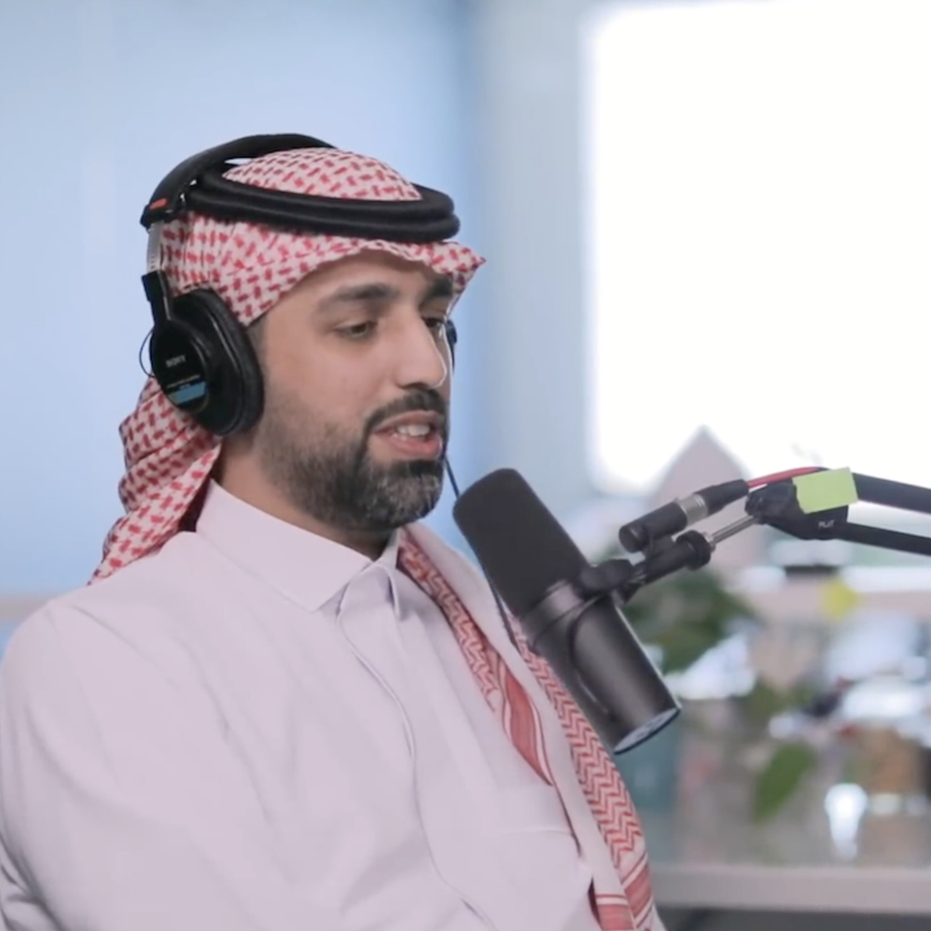 فنجان مع عبدالرحمن أبومالح cover image